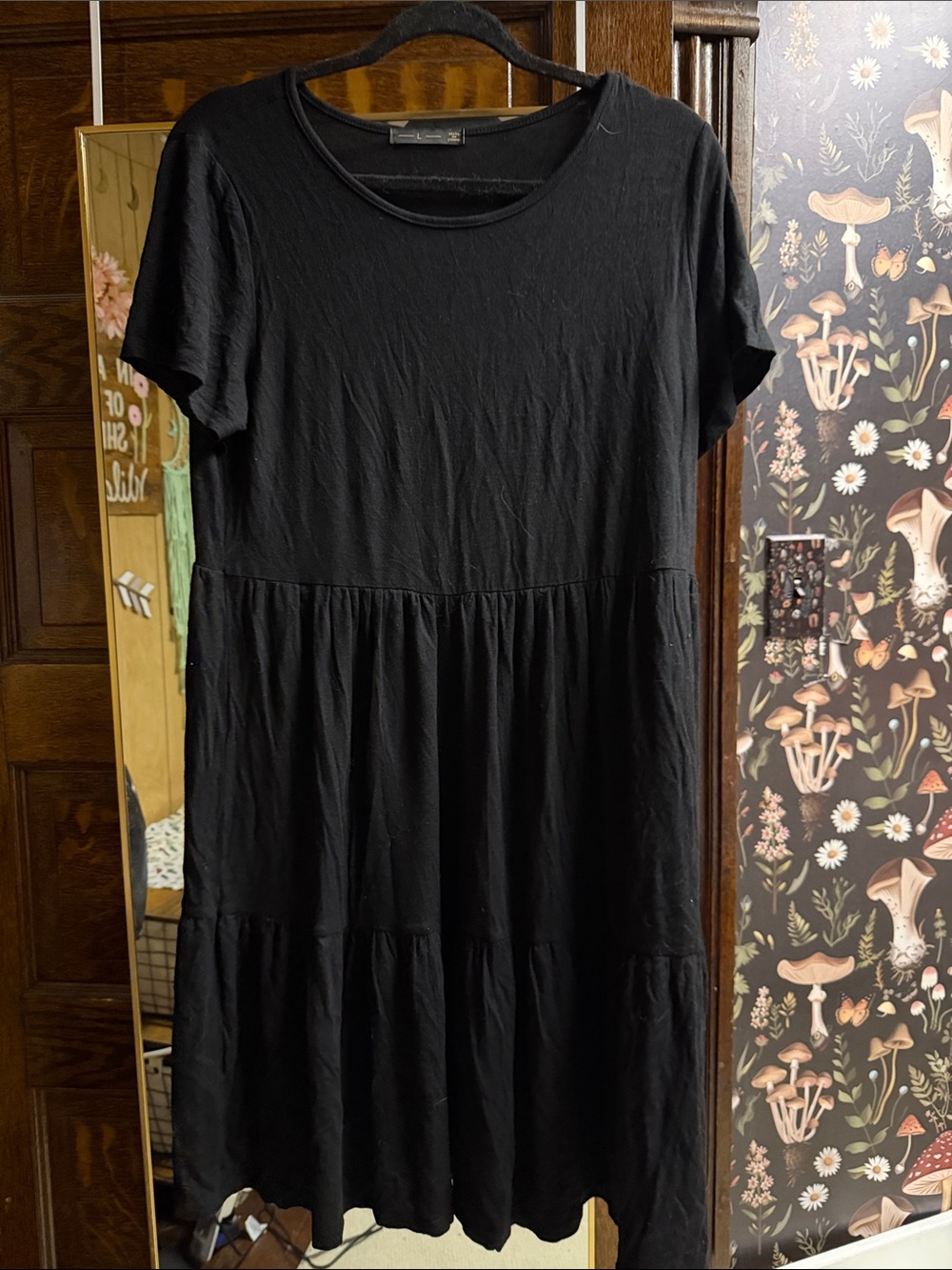 Black Tiered Short Sleeve Midi Dress size Large